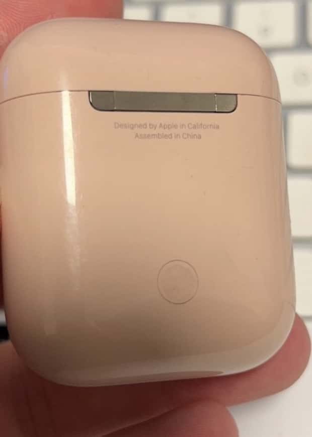 苹果曾考虑推出彩色配色 AirPods 耳机充电盒，原型机曝光