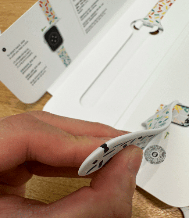 用户反馈苹果 Apple Watch 2023 款彩虹表带可能存在“瑕疵”
