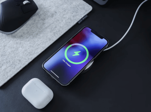 消息称苹果 iPhone 15 系列将开放 15W 无线快充