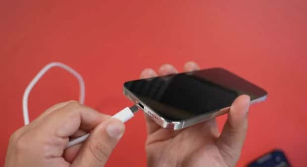外媒分享苹果 iPhone 15 系列四款机模上手视频