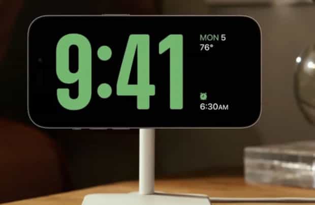 苹果公布 StandBy 功能：可让 iPhone 充当智能屏幕