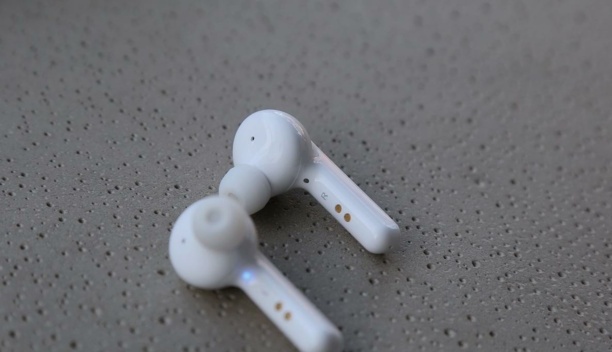 蓝牙耳机另一只连不上如何办,蓝牙耳机一个连不上怎么回事