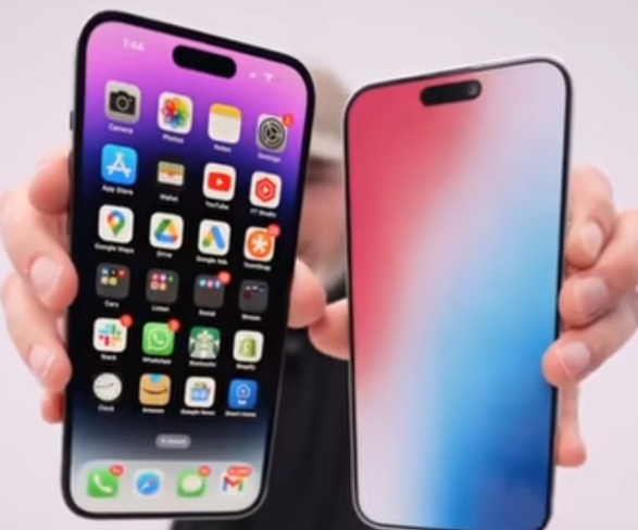 苹果 iPhone 15 机模上手，与 iPhone 14 对比展示细节变化
