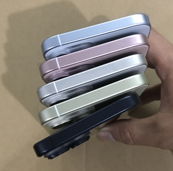 网友分享苹果 iPhone 15/Pro 系列机模照片,展示多款配色 网友分享苹果 iPhone 15/Pro 系列机模照片,展示多款配色