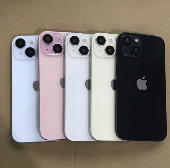网友分享苹果 iPhone 15/Pro 系列机模照片,展示多款配色 网友分享苹果 iPhone 15/Pro 系列机模照片,展示多款配色