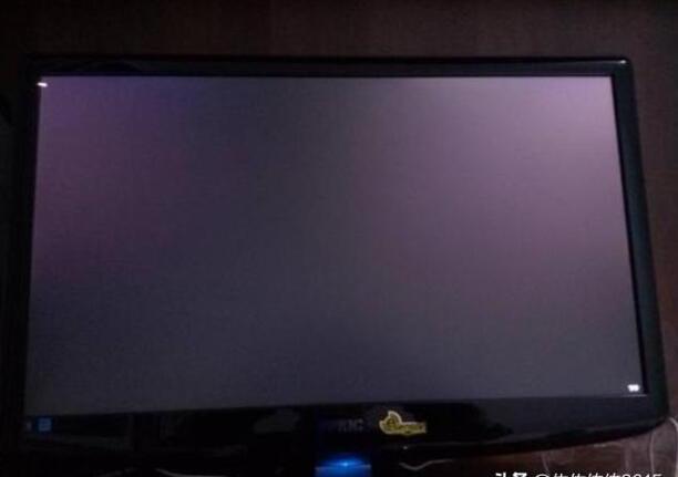 显示器屏幕变暗或色变的原因和解决方法,液晶屏变暗怎么修理