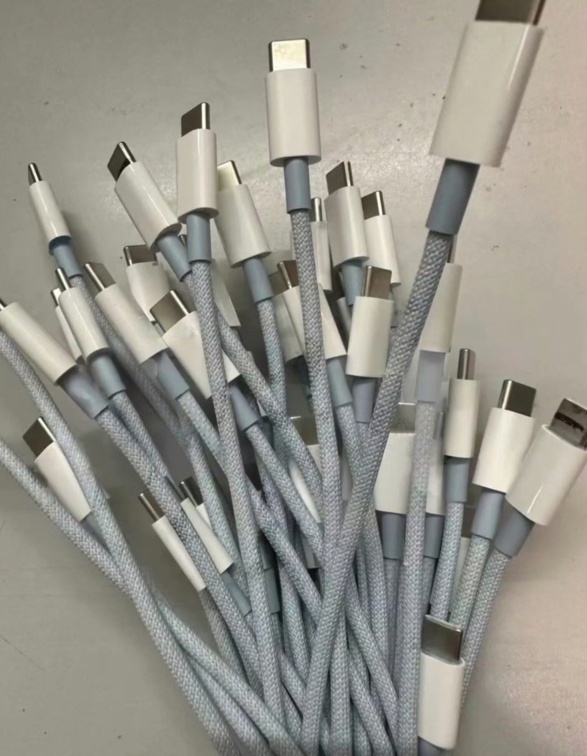 适用于苹果 iPhone 15 系列手机的 USB-C 编织数据线曝光