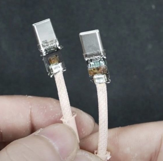 消息称苹果 iPhone 15 标准版机型配备的 USB-C 数据线为 USB 2.0