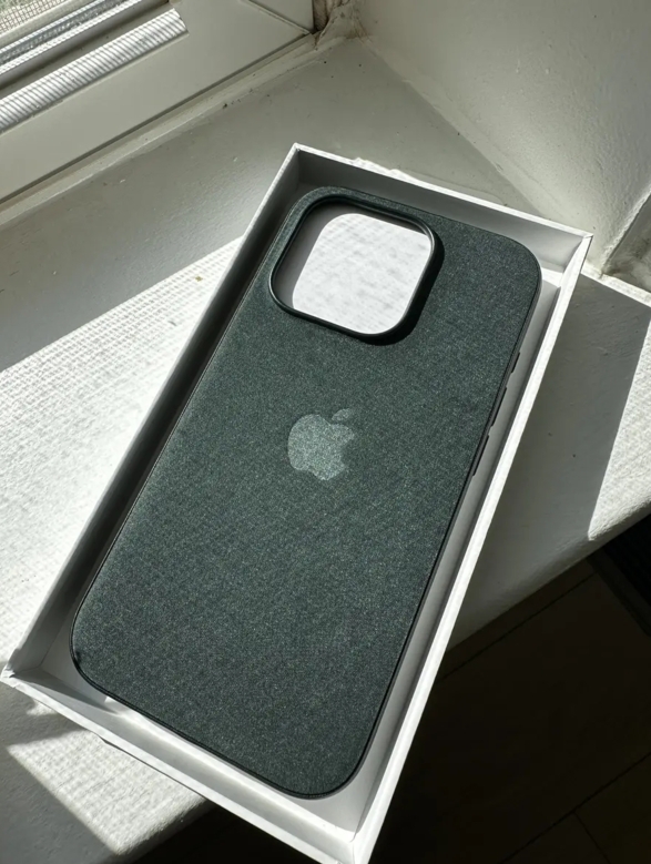网友开箱苹果 iPhone 15 系列 FineWoven 保护壳