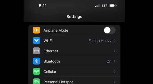 苹果 iPhone 15 系列机型可兼容网线连接，比 Wi-Fi 更快、更稳定