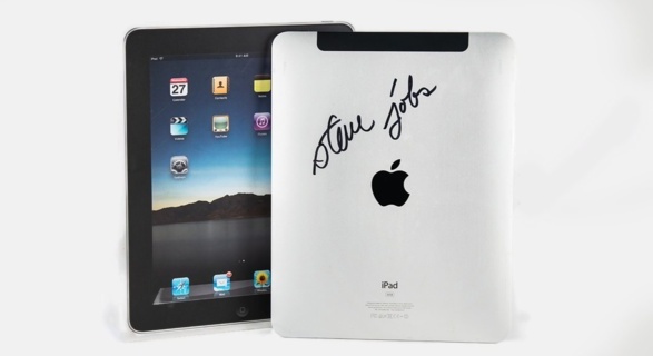 乔布斯亲笔签名的 iPad 正在被拍卖