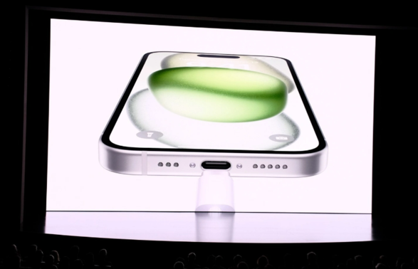 iPhone 15来了，灵动岛、配 4800 万主摄、改用 USB-C 端口，起售价 799/899 美元