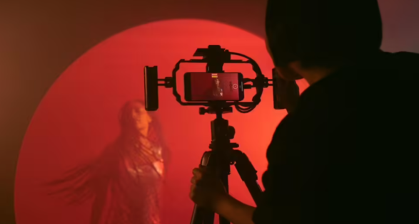 苹果更新 iMovie 剪辑和可立拍，为 iPhone 15 Pro 添加 Log 编码视频支持