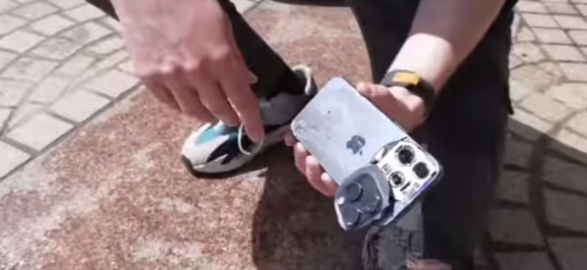 外媒对苹果 iPhone15 Pro 进行各项耐用性测试，钛金属边框表现不佳