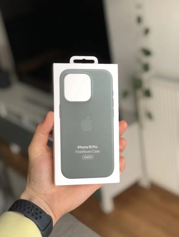 网友开箱苹果 iPhone 15 系列 FineWoven 保护壳