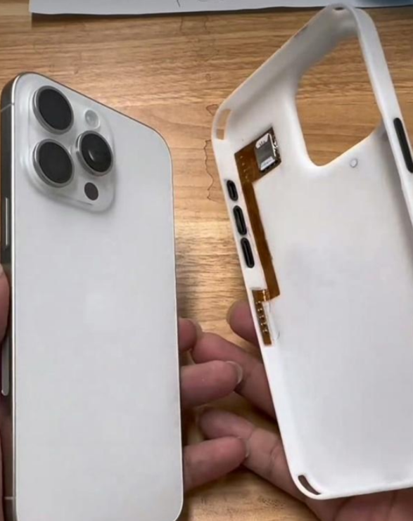 华强北商家使用外置 SIM 卡槽改装 iPhone 15 Pro