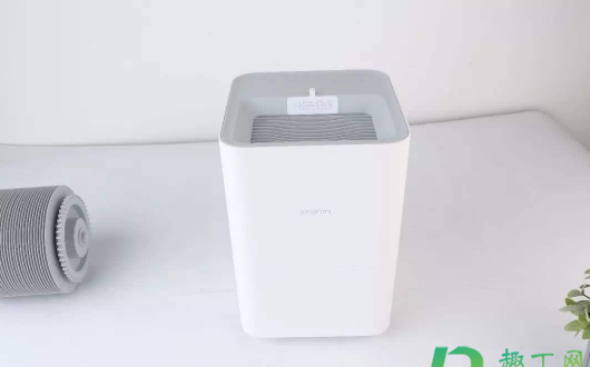 加湿器可以放在电脑显示器前面吗