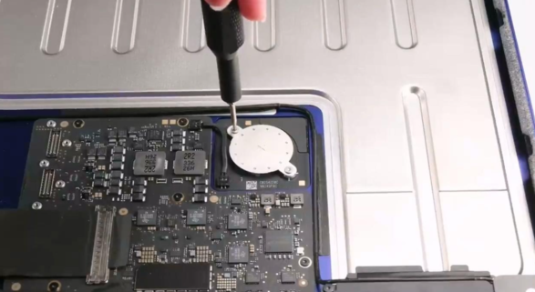 iFixit 拆解苹果 M3 iMac：内部设计基本不变，减少一枚纽扣电池