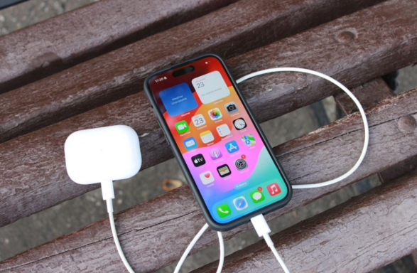 用户反馈：升级 iOS 17.2.1 后，iPhone 无法接打电话、蜂窝上网