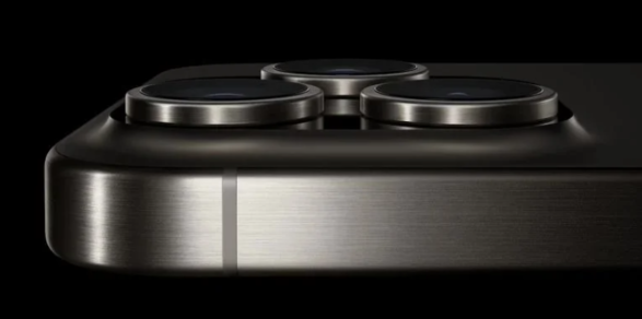 苹果 iPhone 16 Pro 系列或将采用全新抛光钛金属工艺