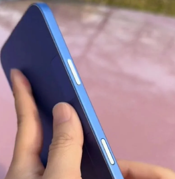 苹果 iPhone 16 系列模型机曝光:更大屏幕,新增拍照键 苹果 iPhone 16 系列模型机曝光:更大屏幕,新增拍照键