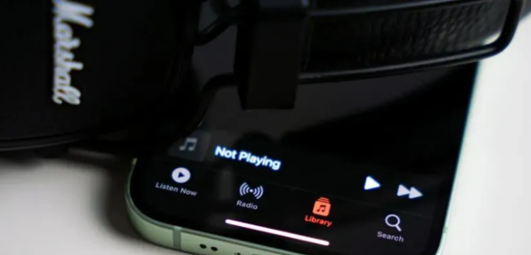 iPhone 用户反馈安装近期 iOS 更新后，无法用物理按钮控制串流媒体音量