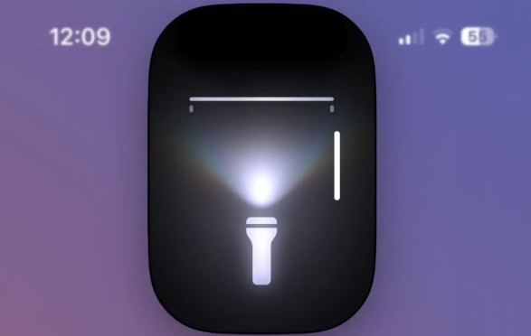 iOS 18 手电筒新增滑块：可调整光线强度和半径