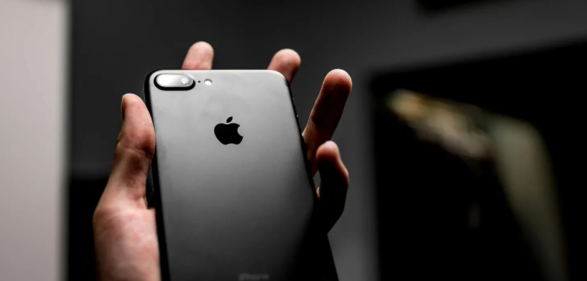 警惕 iPhone 被间谍软件控制，苹果向全球 98 国用户发出警告