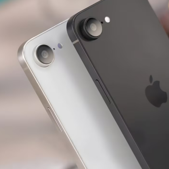 苹果 2025 款 iPhone SE 4 机模上手展示：刘海屏 + 后置单摄