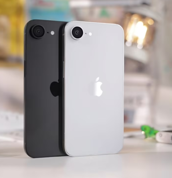 苹果 2025 款 iPhone SE 4 机模上手展示：刘海屏 + 后置单摄