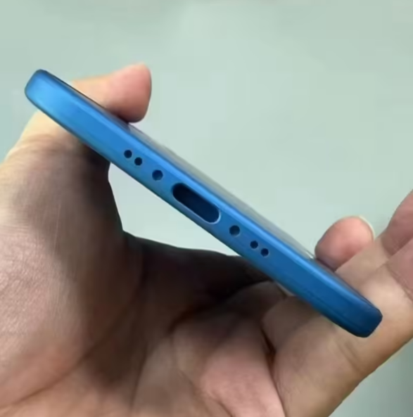 苹果 iPhone 17 Air 最新机模曝光,厚度约为 Pro 的一半 苹果 iPhone 17 Air 最新机模曝光,厚度约为 Pro 的一半