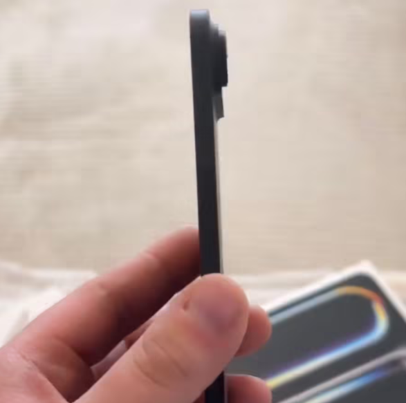 iPhone 17 Air 机模上手：极限薄！