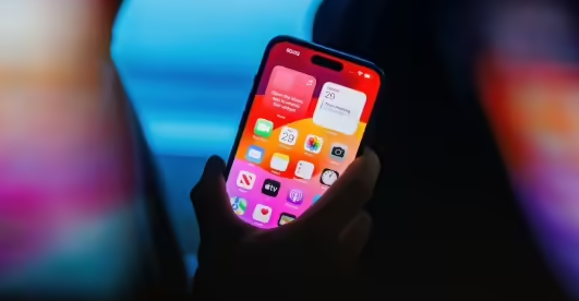 苹果或将明年下半年推折叠屏 iPhone 、iPhone 18 Pro，后年上半年推 iPhone 18