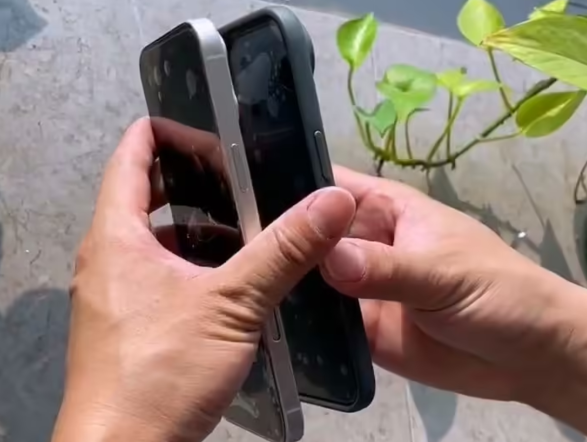 iPhone 17 Air 戴手机壳效果：美感不减，还超薄！