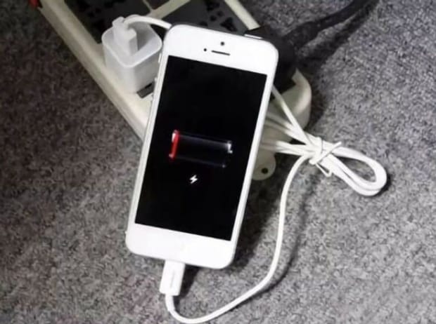 手机电池充满后为什么显示电量不足