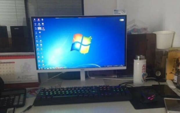 电脑显示器