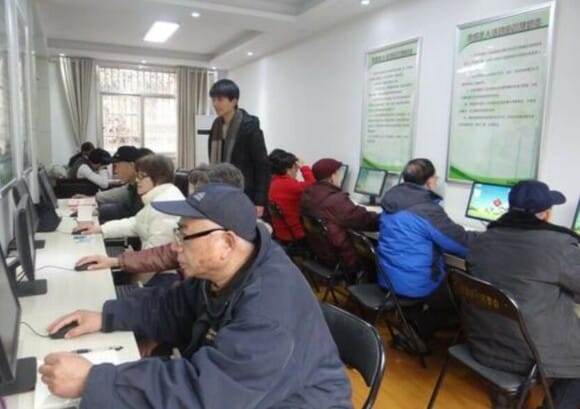老人学习电脑