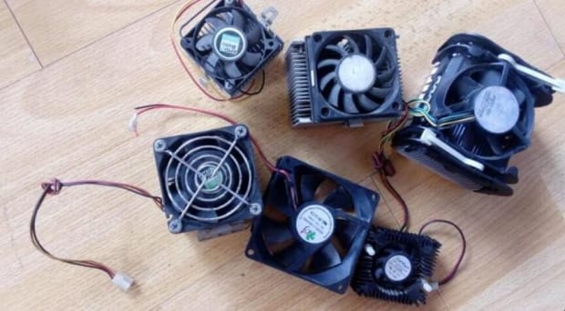 电脑机箱里装4~5个风扇该怎么装需要什么,一台电脑里有多少个风扇