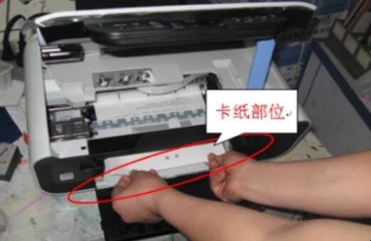 打印机卡纸了怎么把纸拿出来