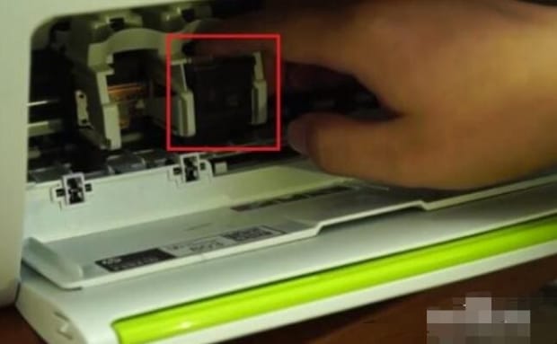 打印机墨盒怎么拿下来